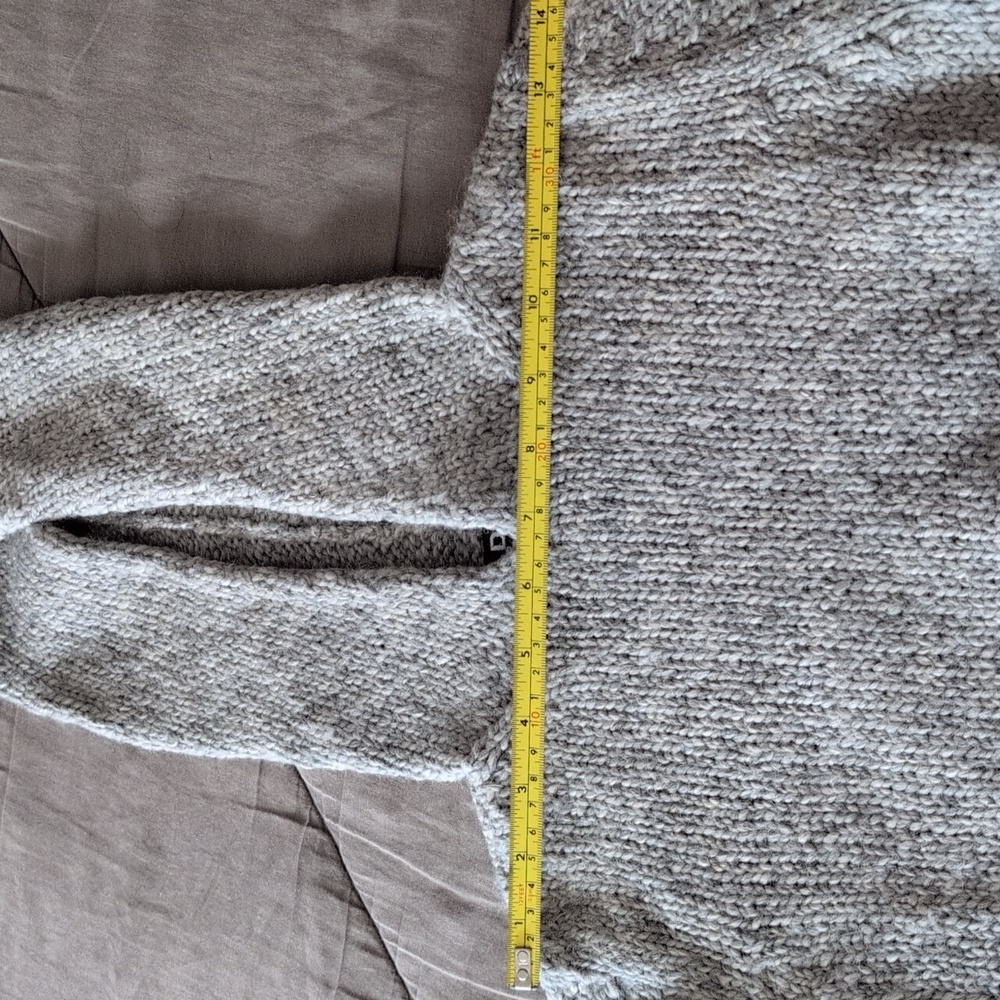 DKNY sweater - Picture 13 of 13